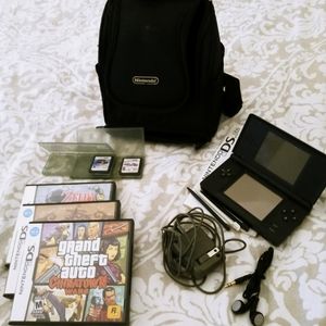 NINTENDO DS Handheld Gaming System w/ games & case!!